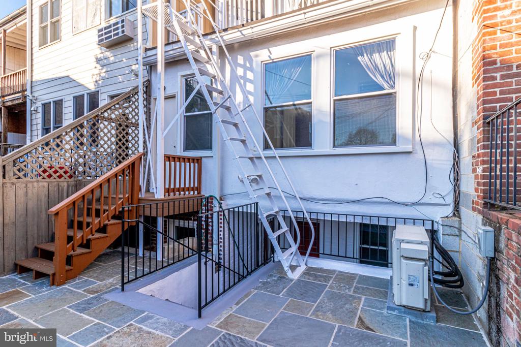 409 CONSTITUTION AVENUE NE