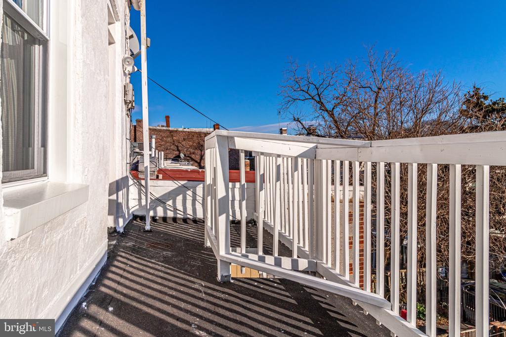409 CONSTITUTION AVENUE NE