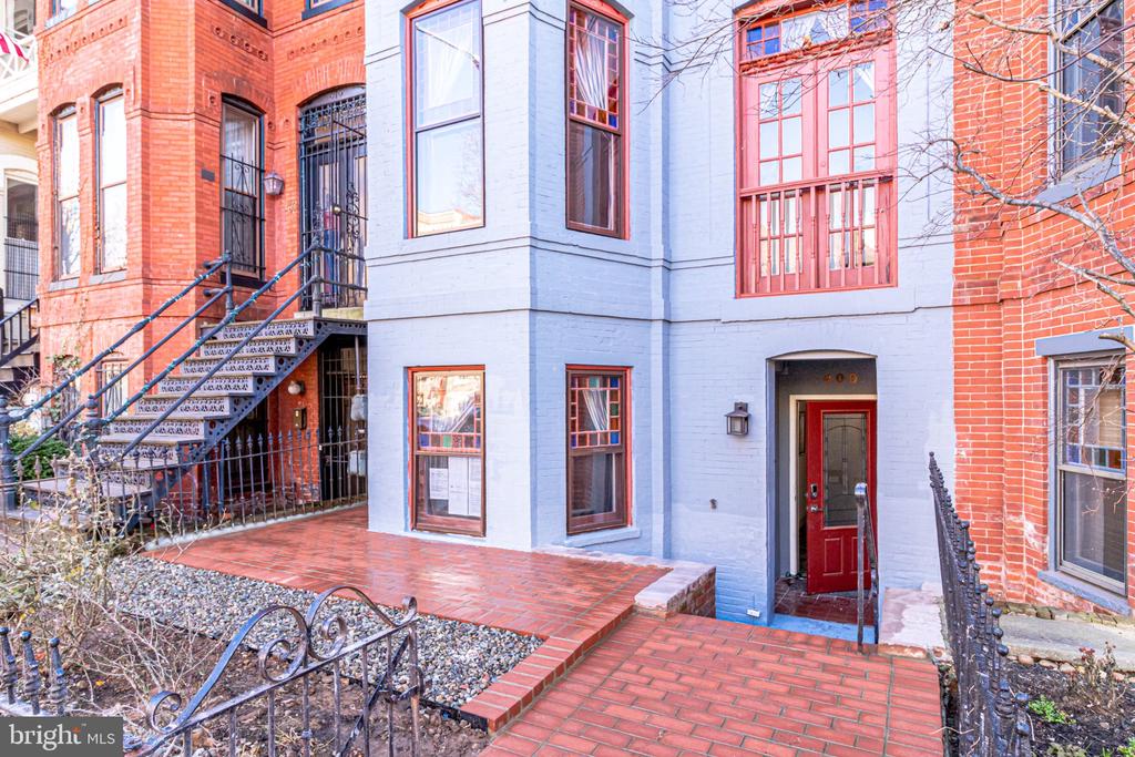 409 CONSTITUTION AVENUE NE