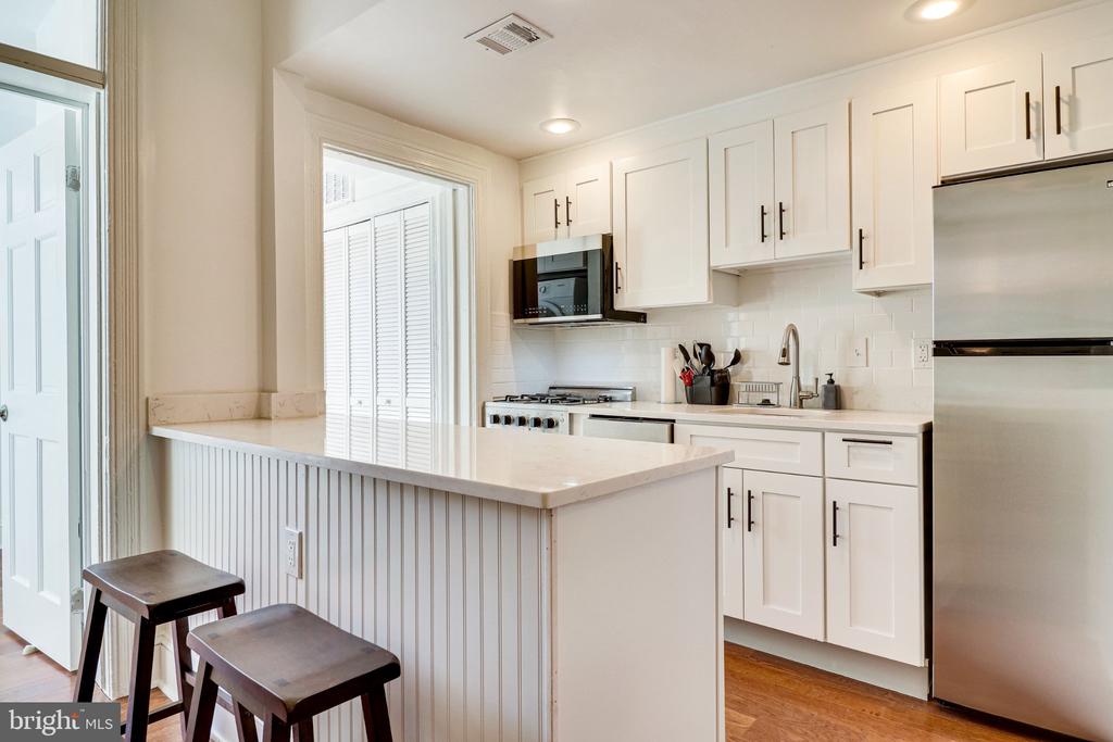 409 CONSTITUTION AVENUE NE