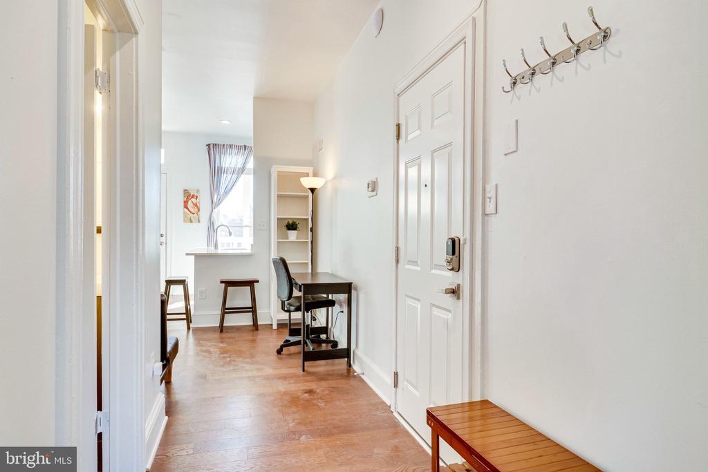 409 CONSTITUTION AVENUE NE