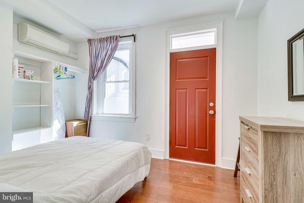 409 CONSTITUTION AVENUE NE