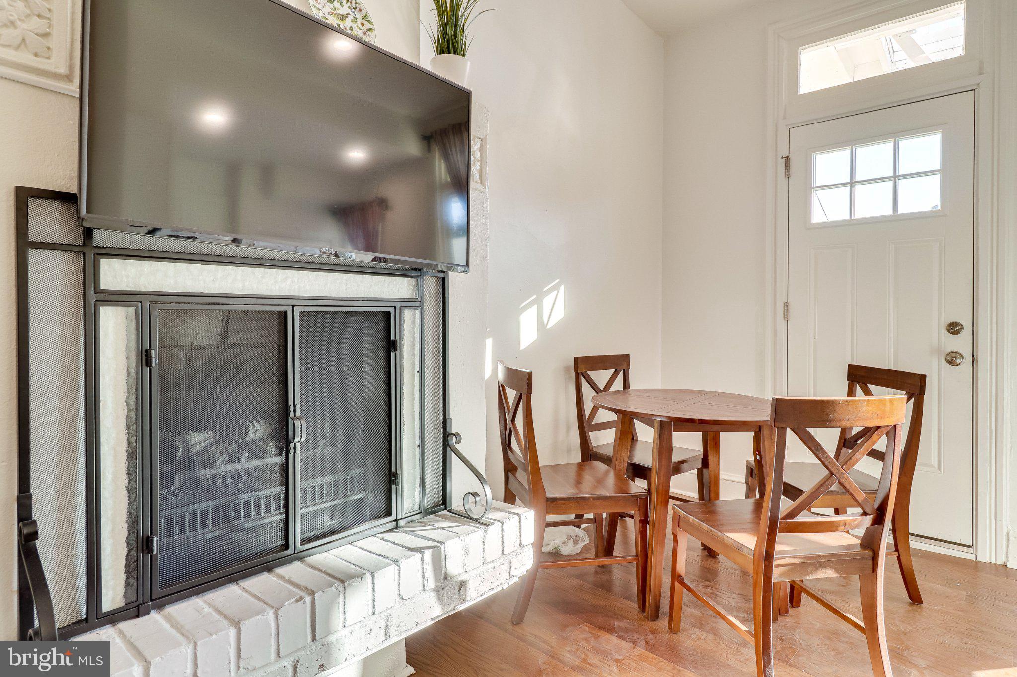 409 CONSTITUTION AVENUE NE