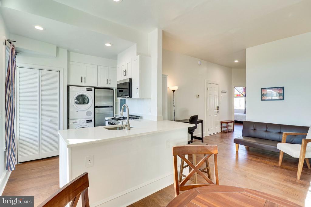 409 CONSTITUTION AVENUE NE
