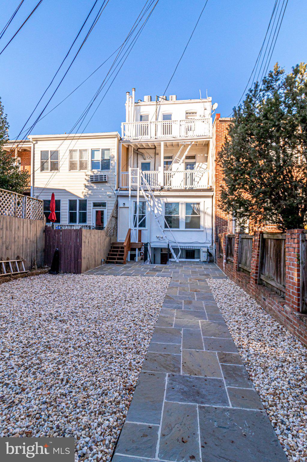 409 CONSTITUTION AVENUE NE