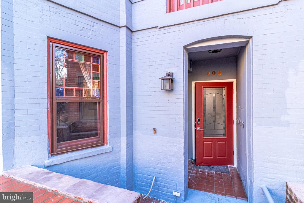 409 CONSTITUTION AVENUE NE