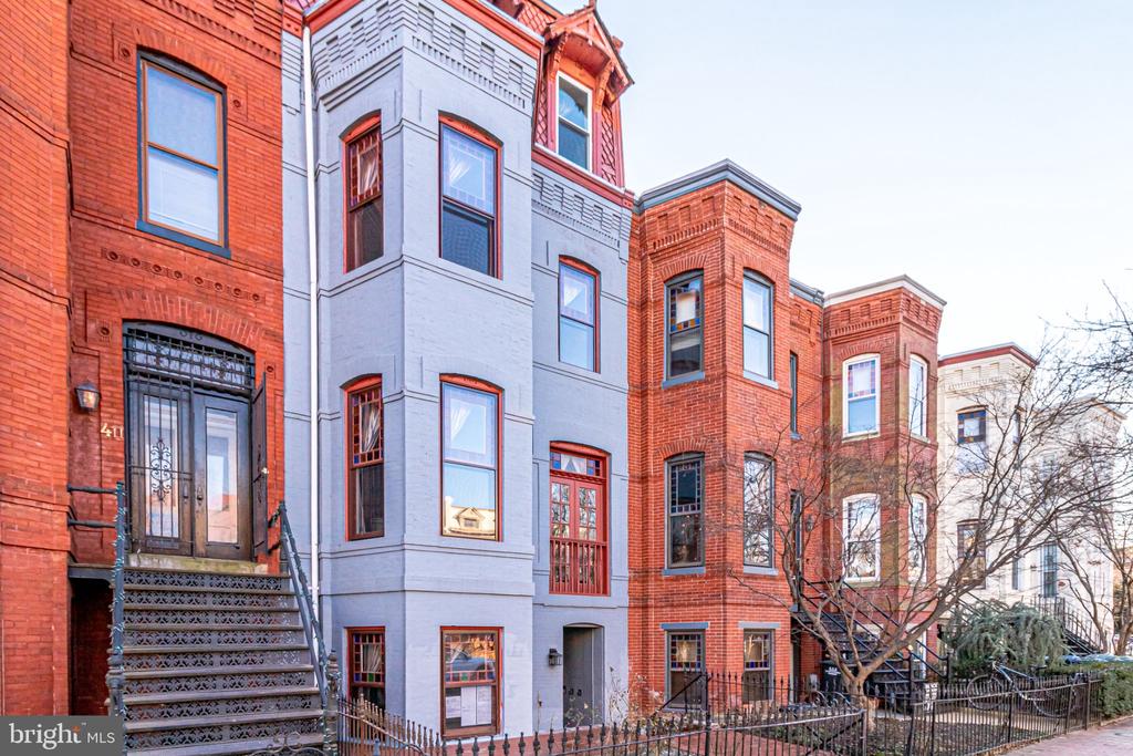 409 CONSTITUTION AVENUE NE