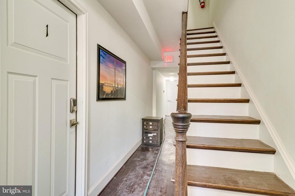 409 CONSTITUTION AVENUE NE