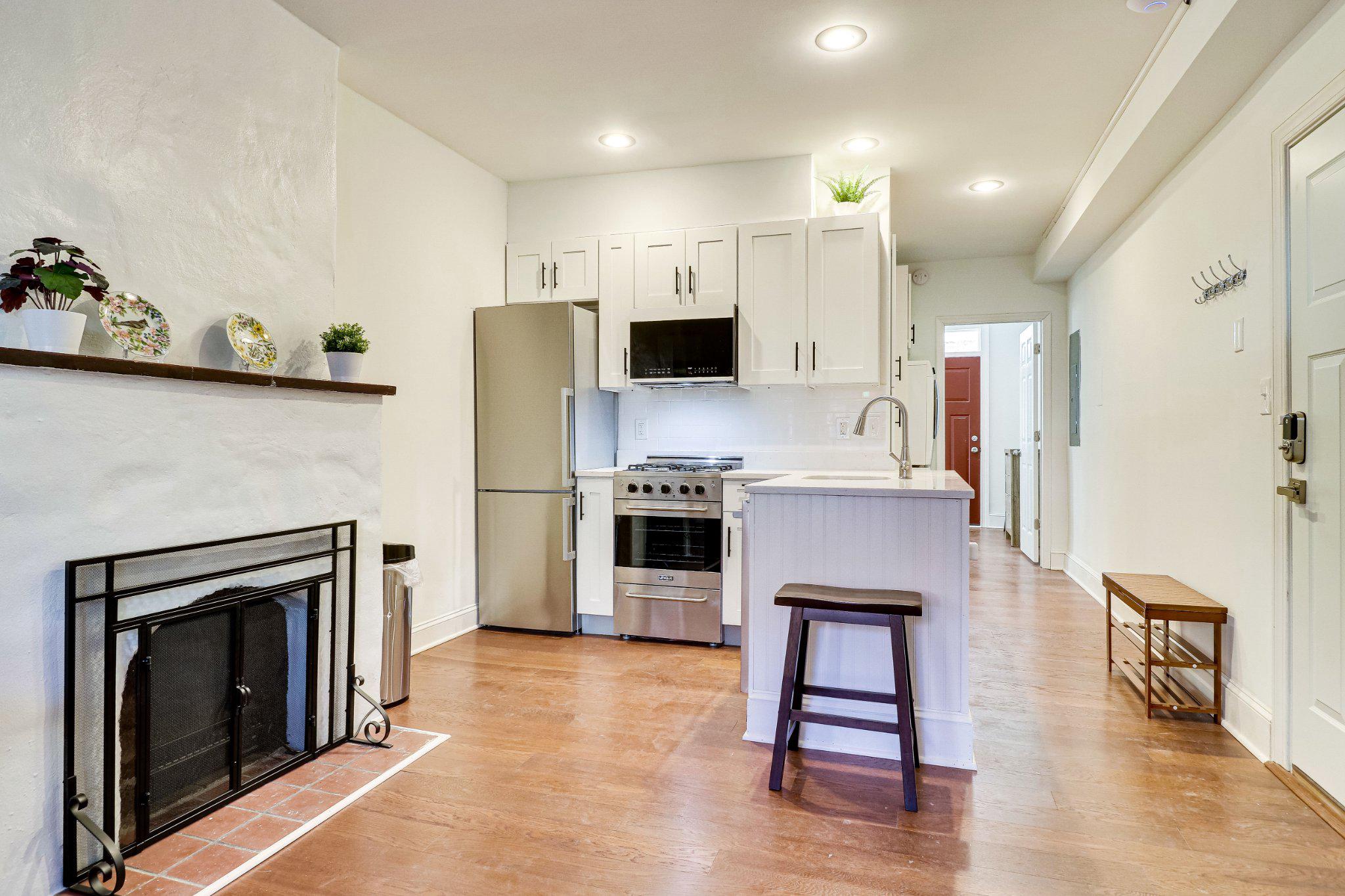 409 CONSTITUTION AVENUE NE