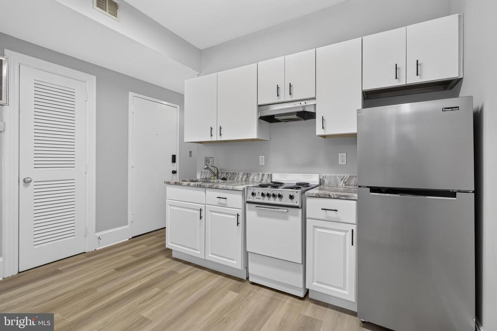 705 8TH STREET SE Unit: 200