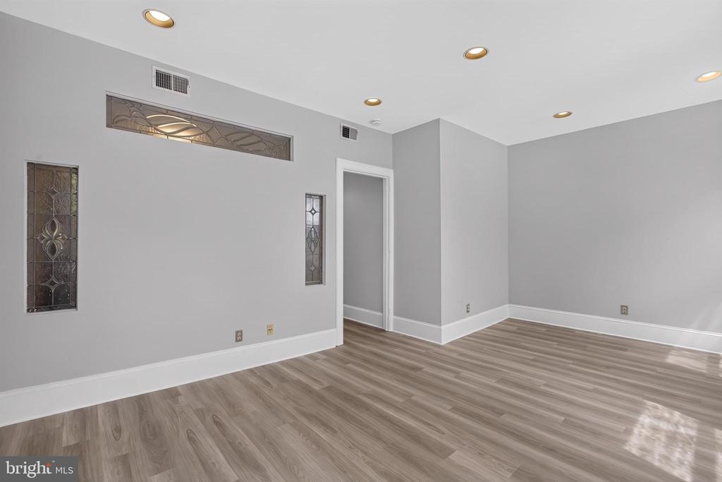 705 8TH STREET SE Unit: 200
