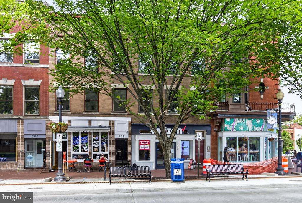 705 8TH STREET SE Unit: 200