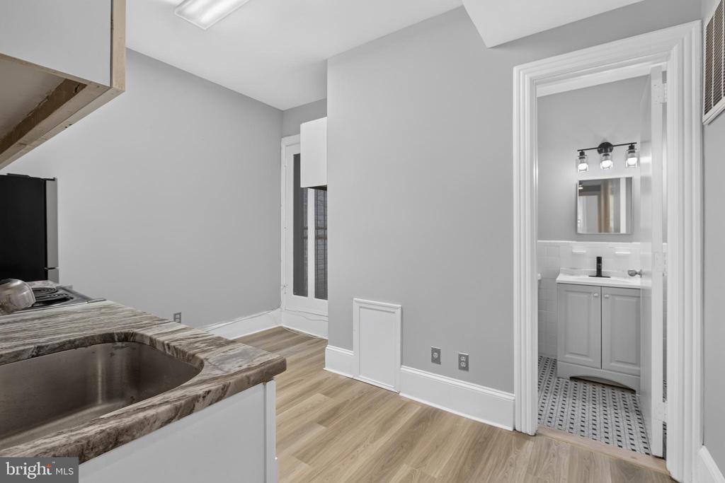 705 8TH STREET SE Unit: 200