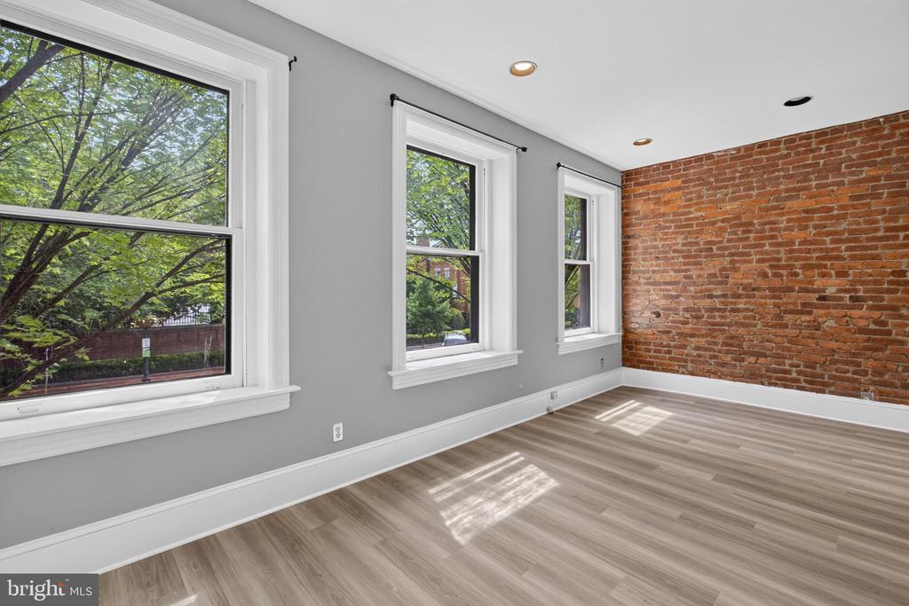 705 8TH STREET SE Unit: 200