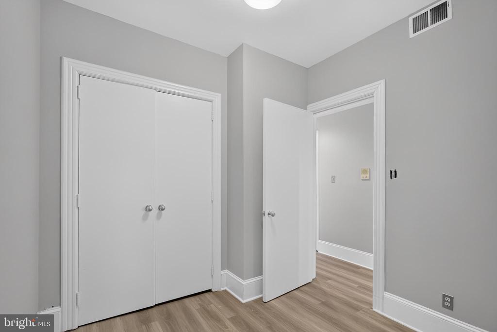 705 8TH STREET SE Unit: 200