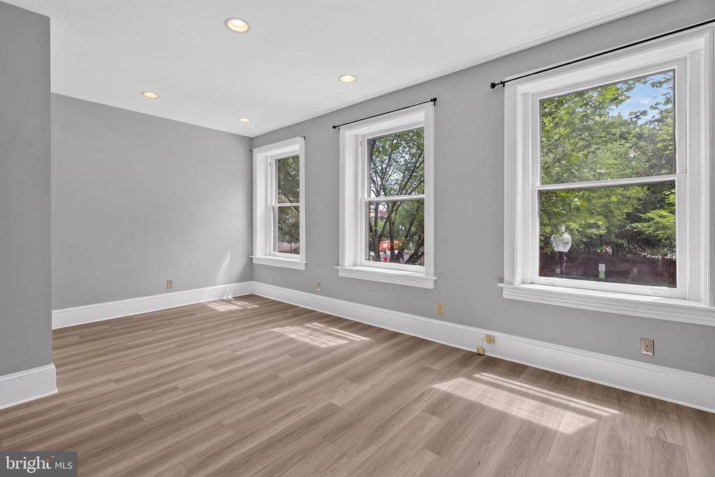 705 8TH STREET SE Unit: 200