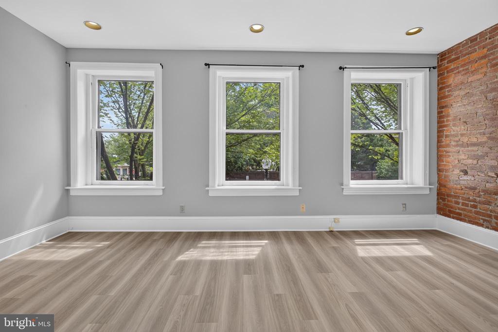 705 8TH STREET SE Unit: 200