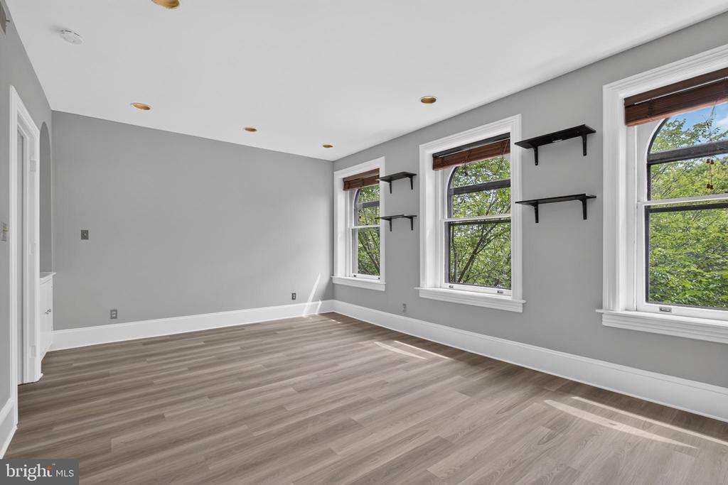705 8TH STREET SE Unit: 400