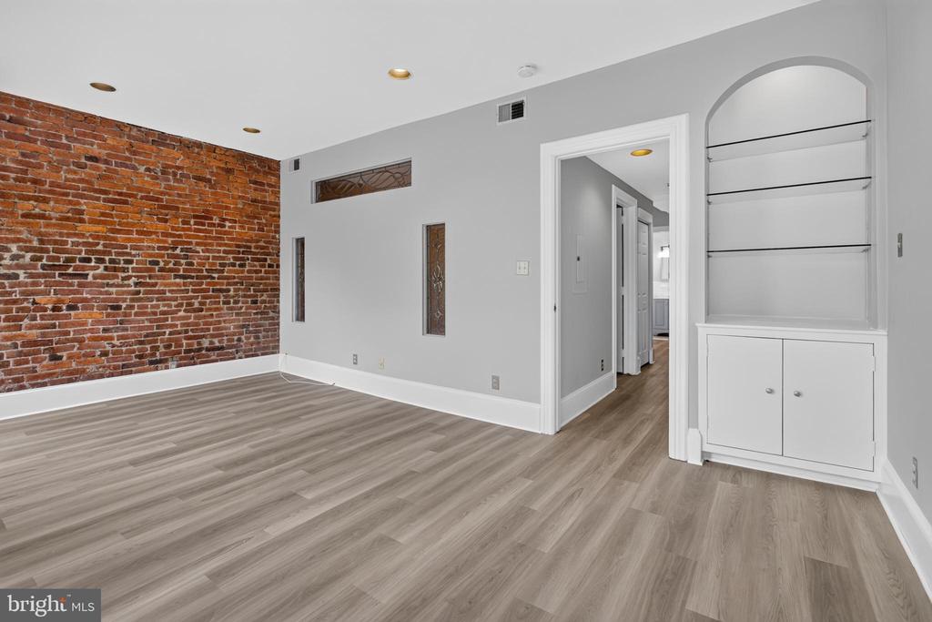 705 8TH STREET SE Unit: 400