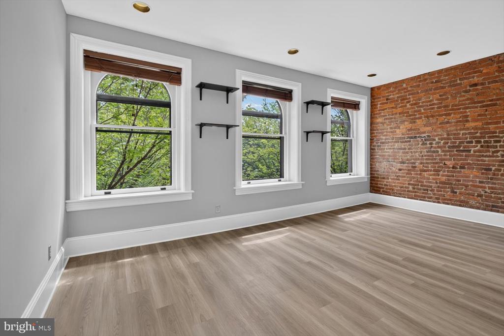 705 8TH STREET SE Unit: 100