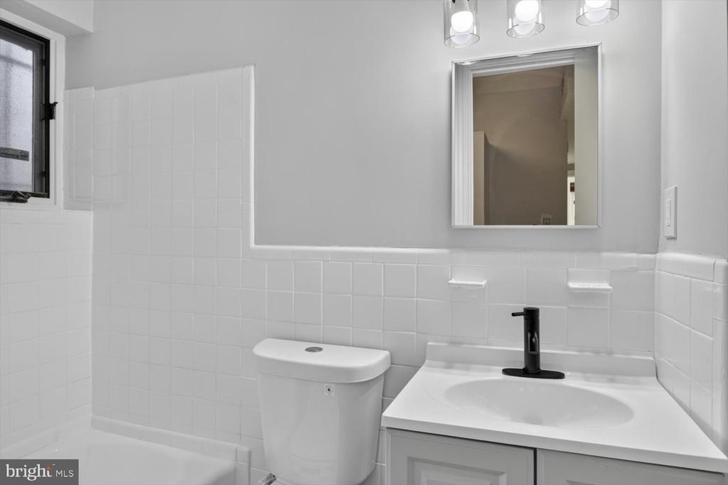 705 8TH STREET SE Unit: 100