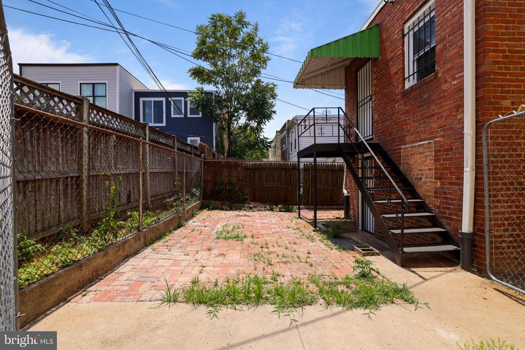 313 8TH STREET NE