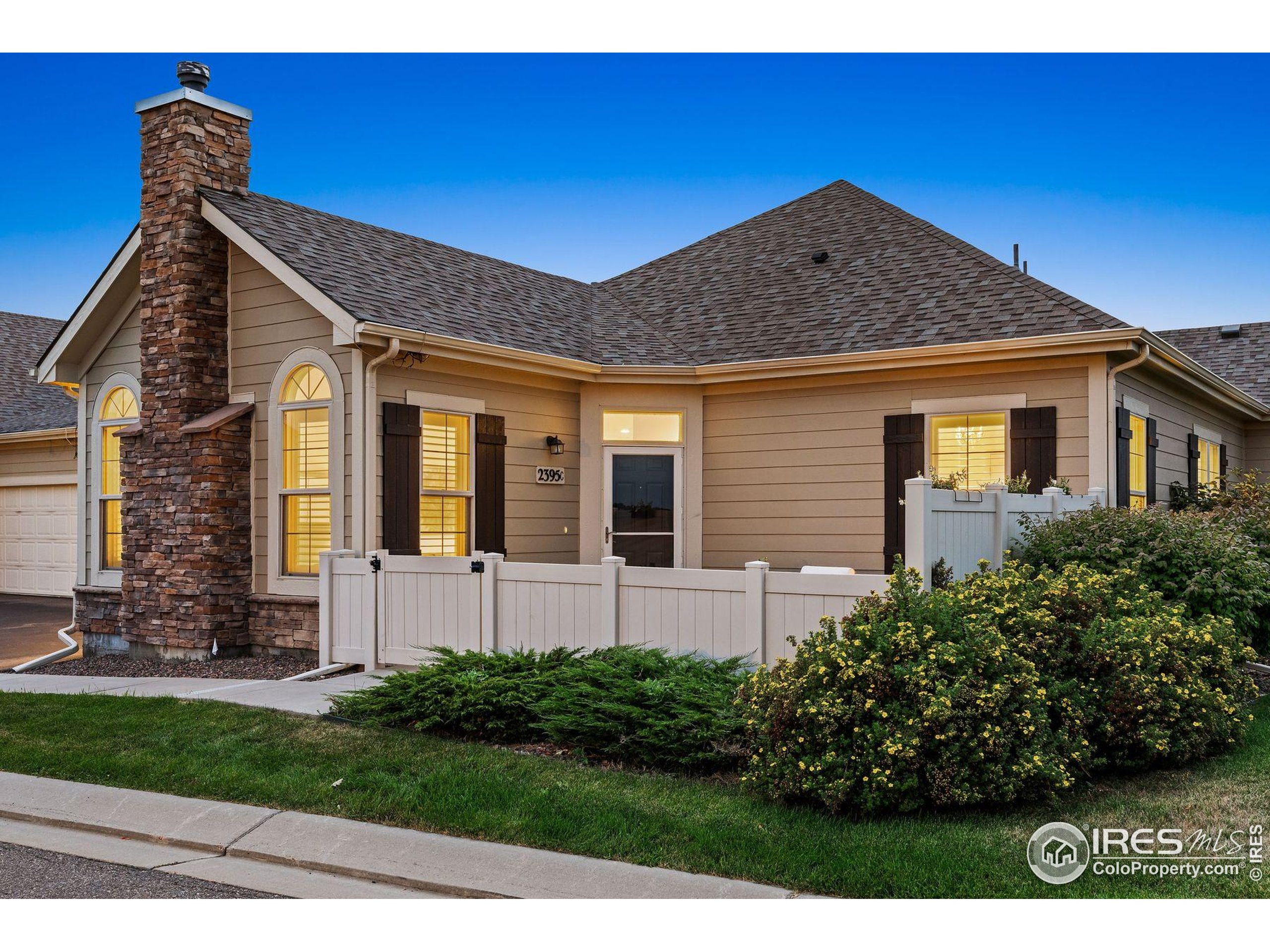 2395 Santa Fe Dr C