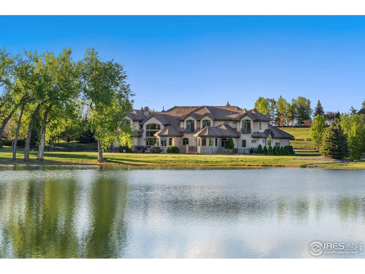 9715 Meadow Ridge Ln