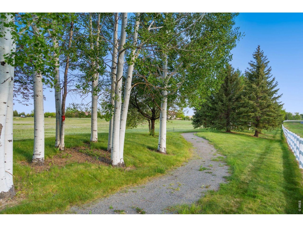 9715 Meadow Ridge Ln