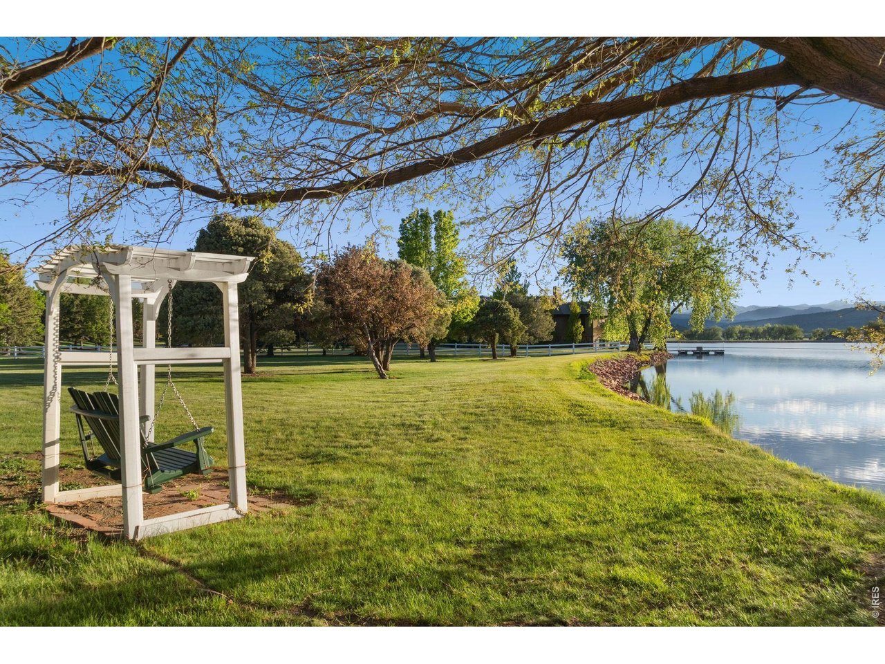 9715 Meadow Ridge Ln