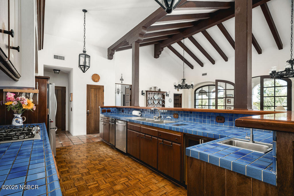 1486/1464 Rolling Hills Road