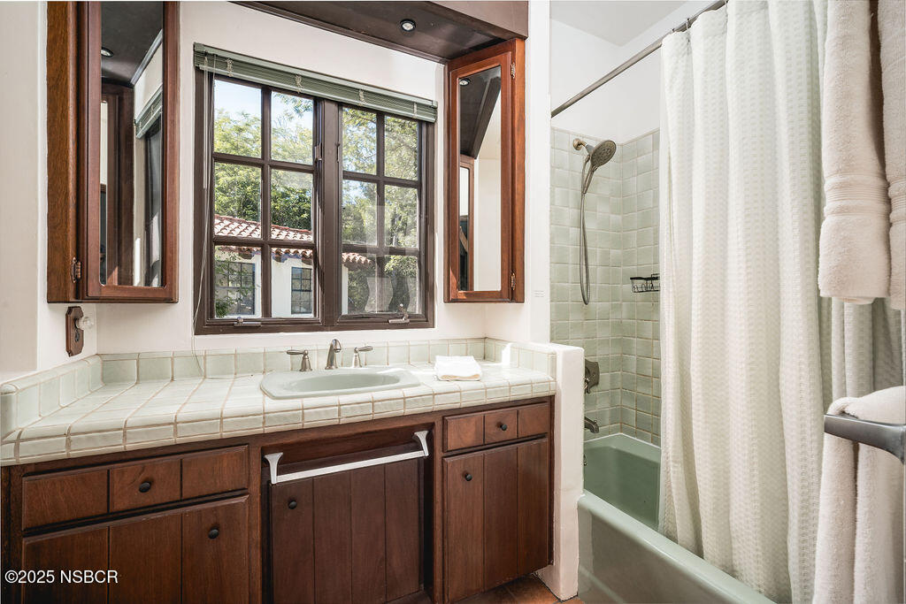 1486/1464 Rolling Hills Road