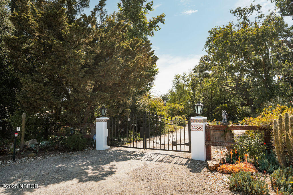 1486/1464 Rolling Hills Road