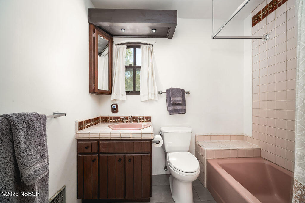 1486/1464 Rolling Hills Road