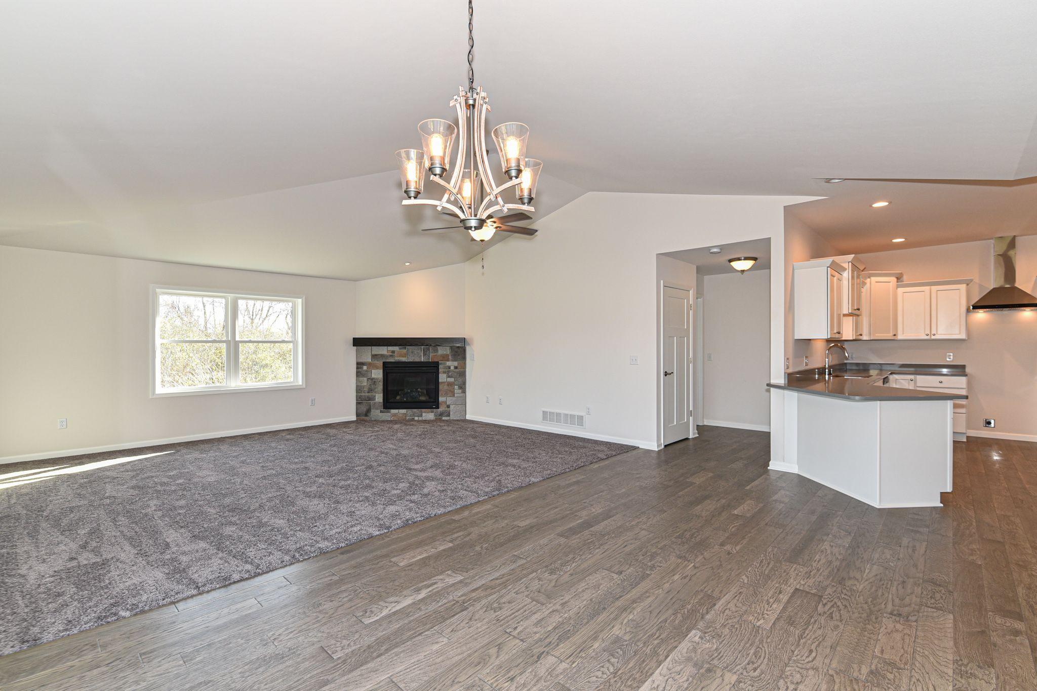 422 Trailview Xing, Waterford