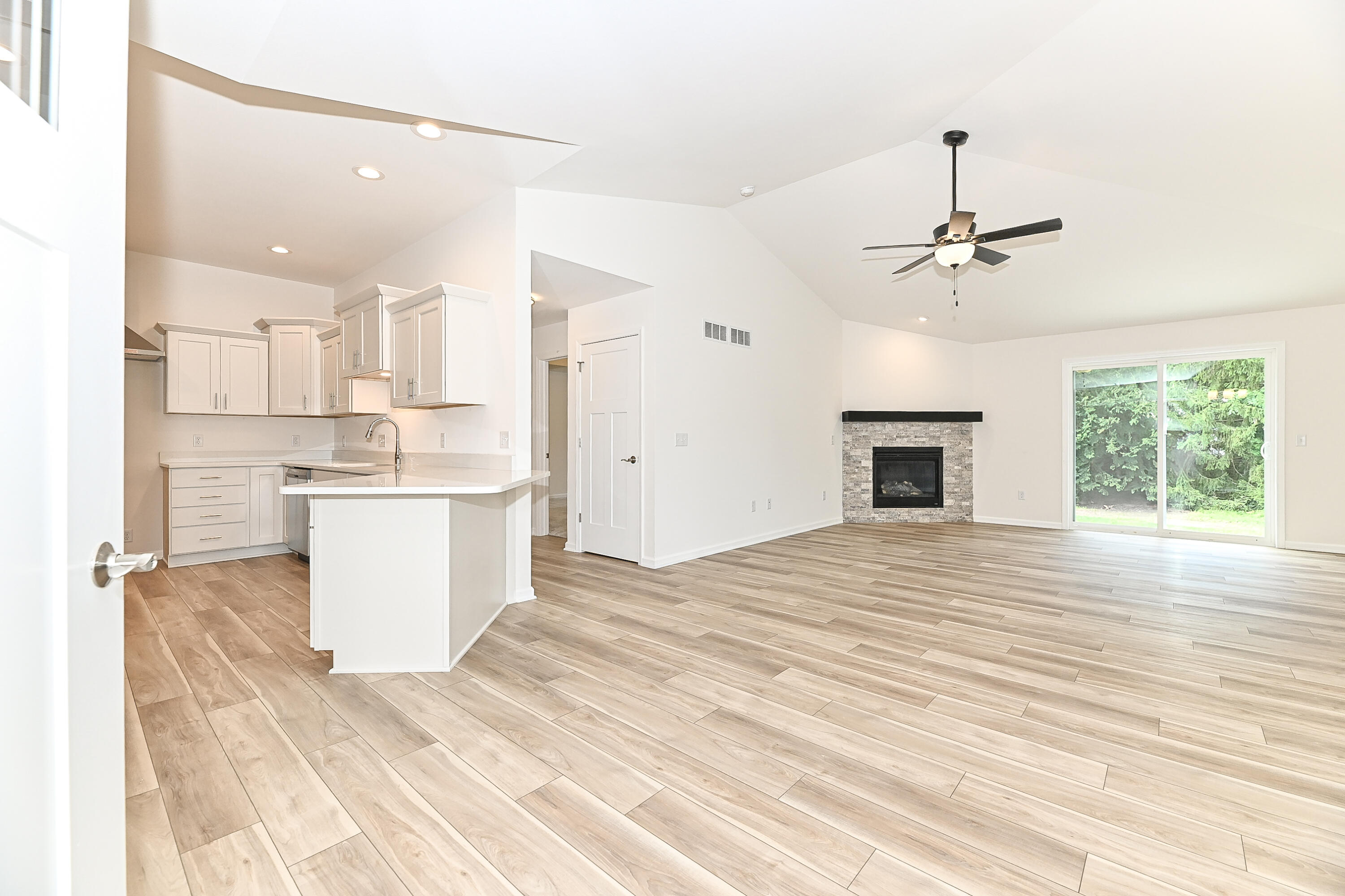 319 N Trailview Cir, 35, Waterford