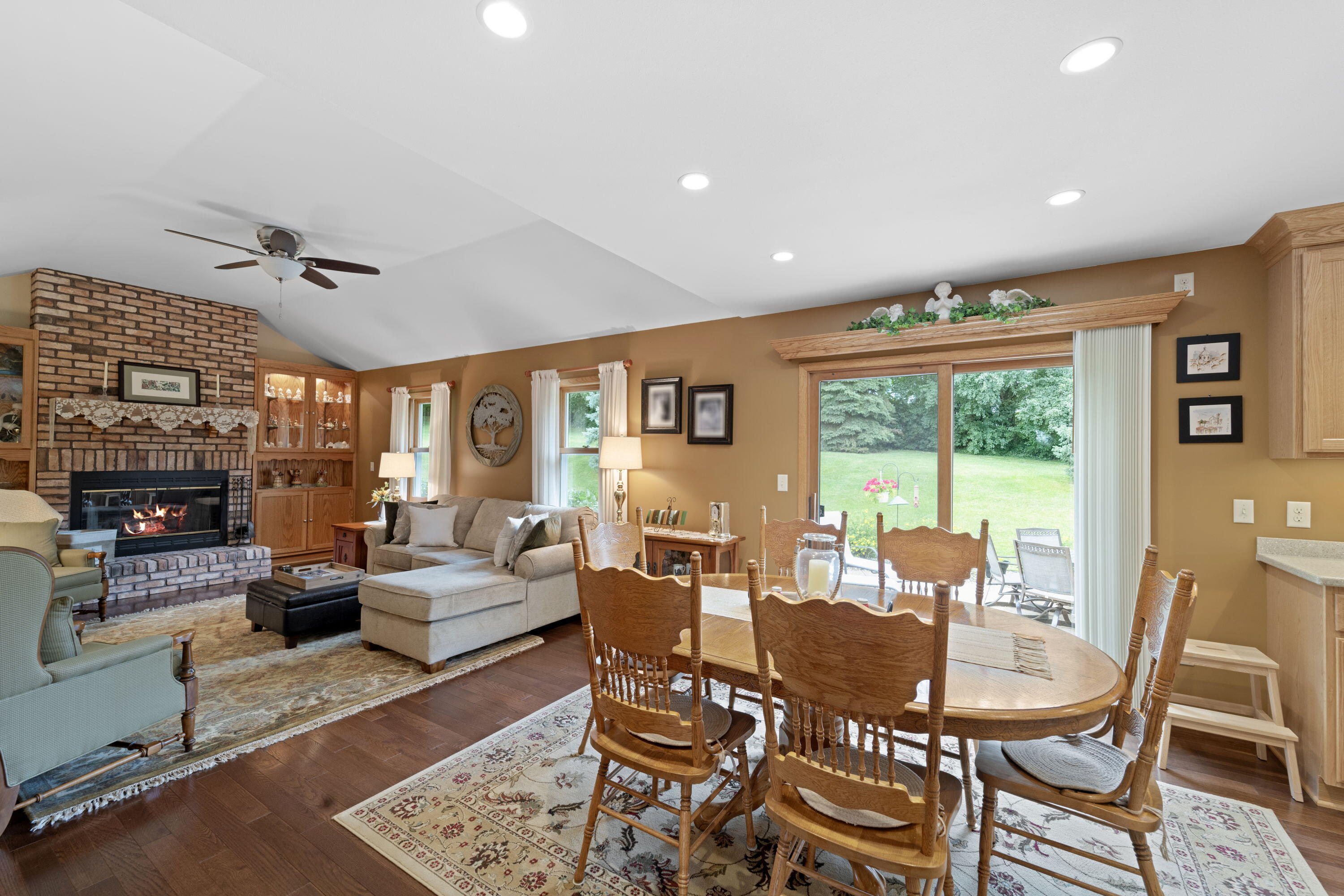 386 Dale Dr, Burlington