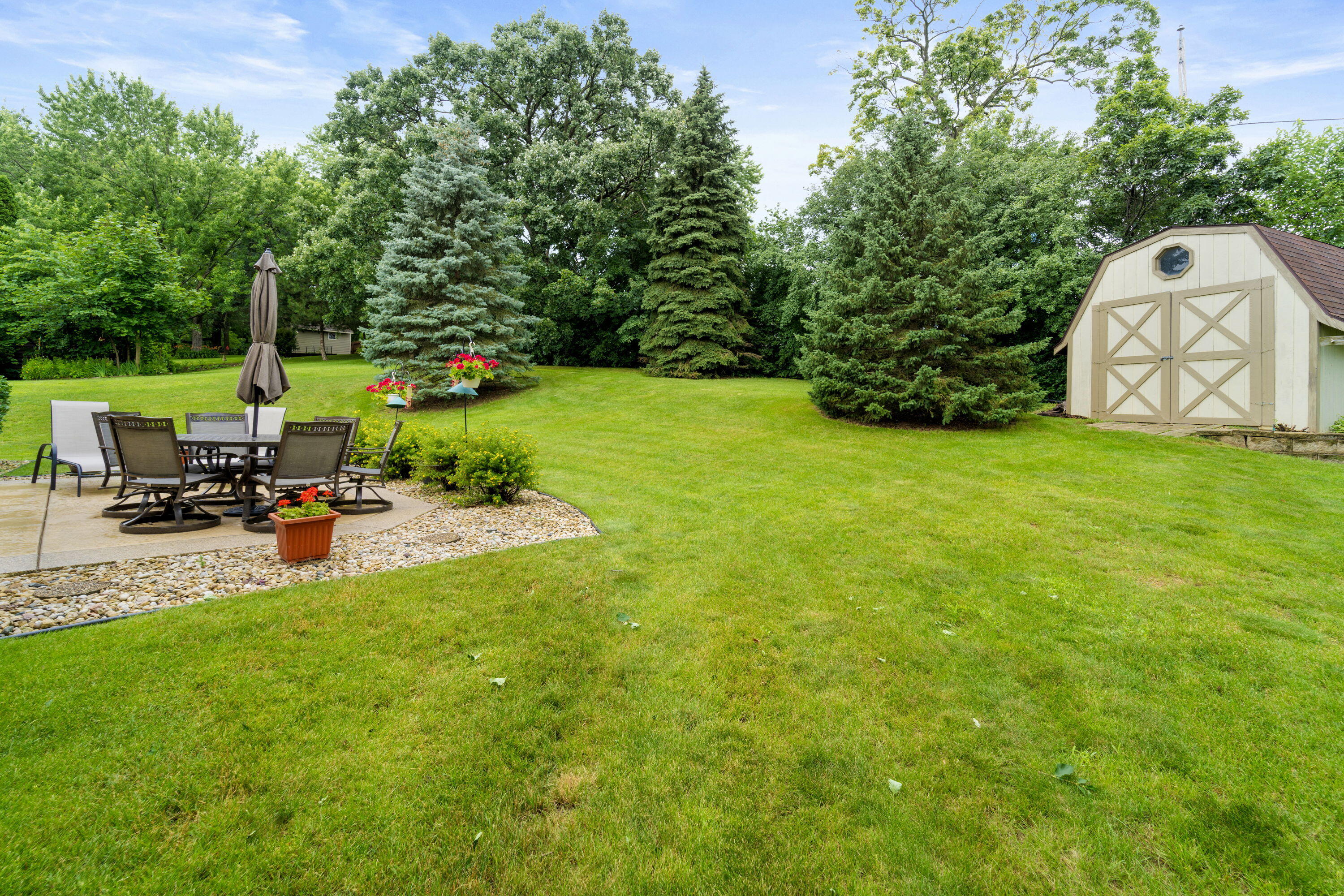 386 Dale Dr, Burlington