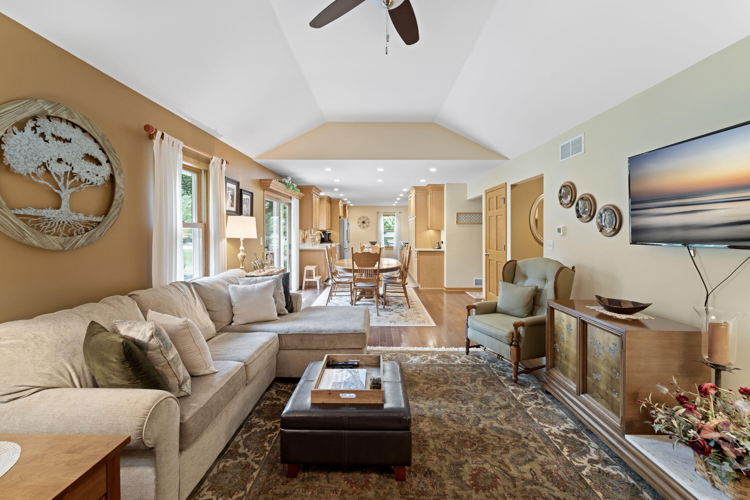 386 Dale Dr, Burlington