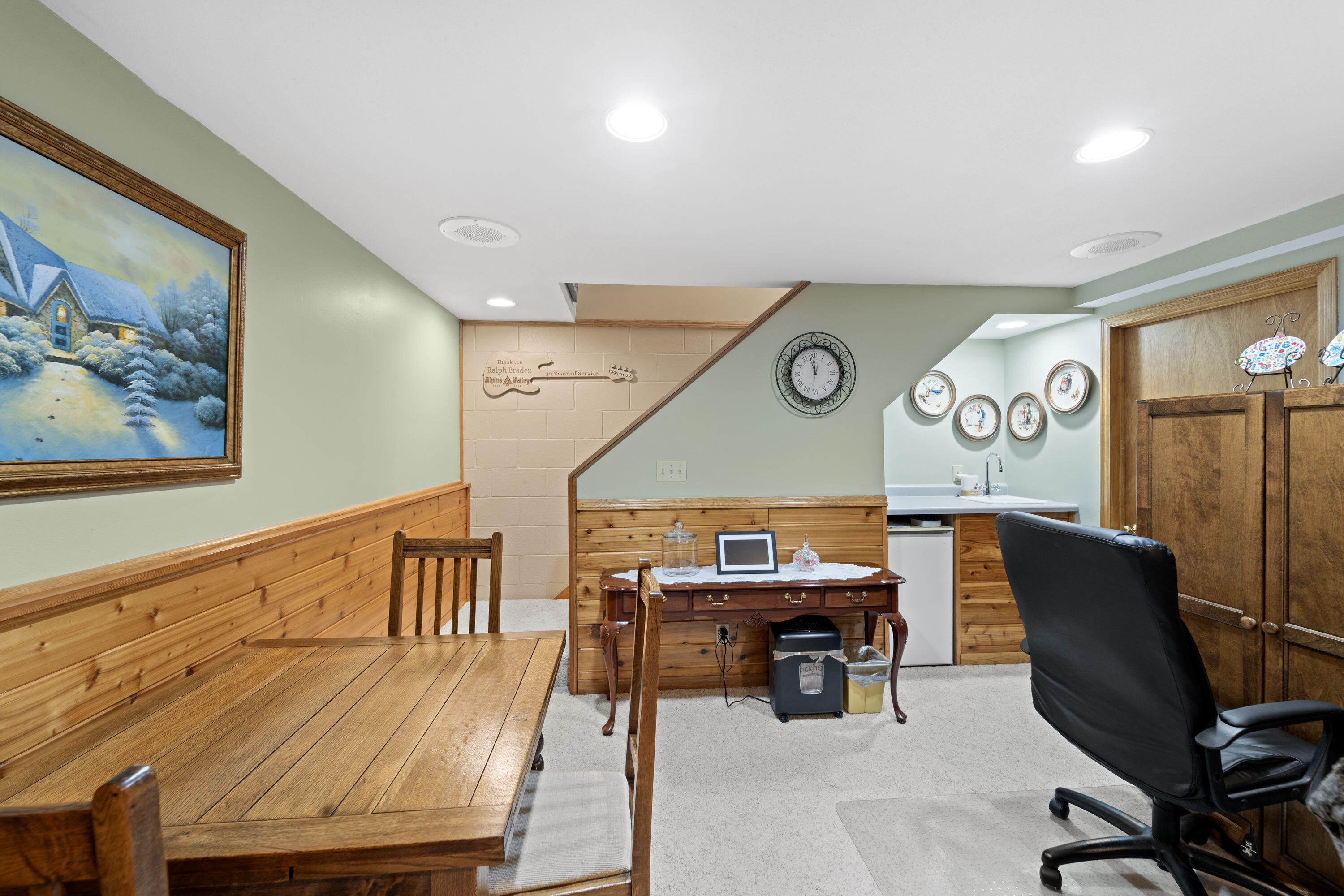 386 Dale Dr, Burlington