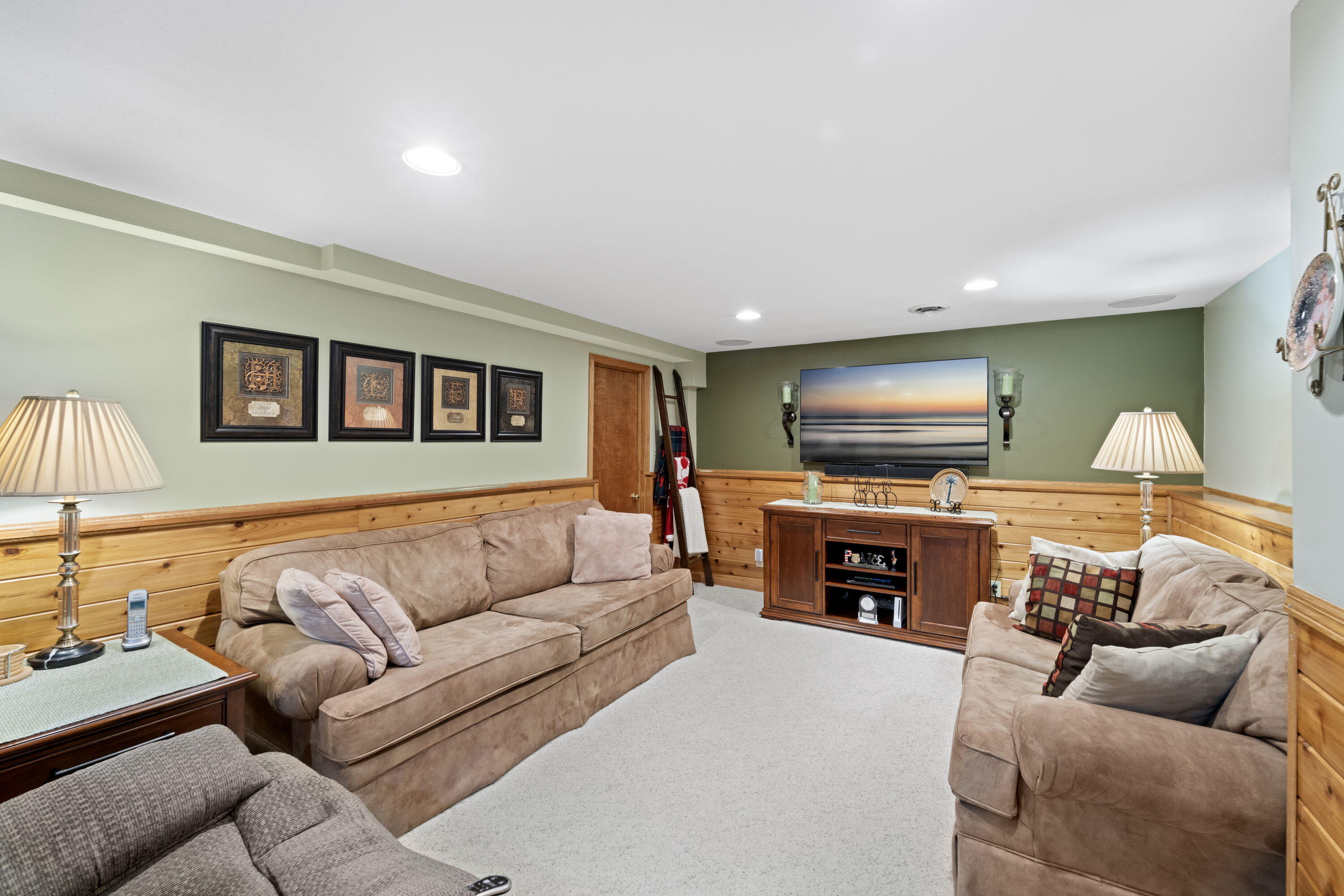 386 Dale Dr, Burlington