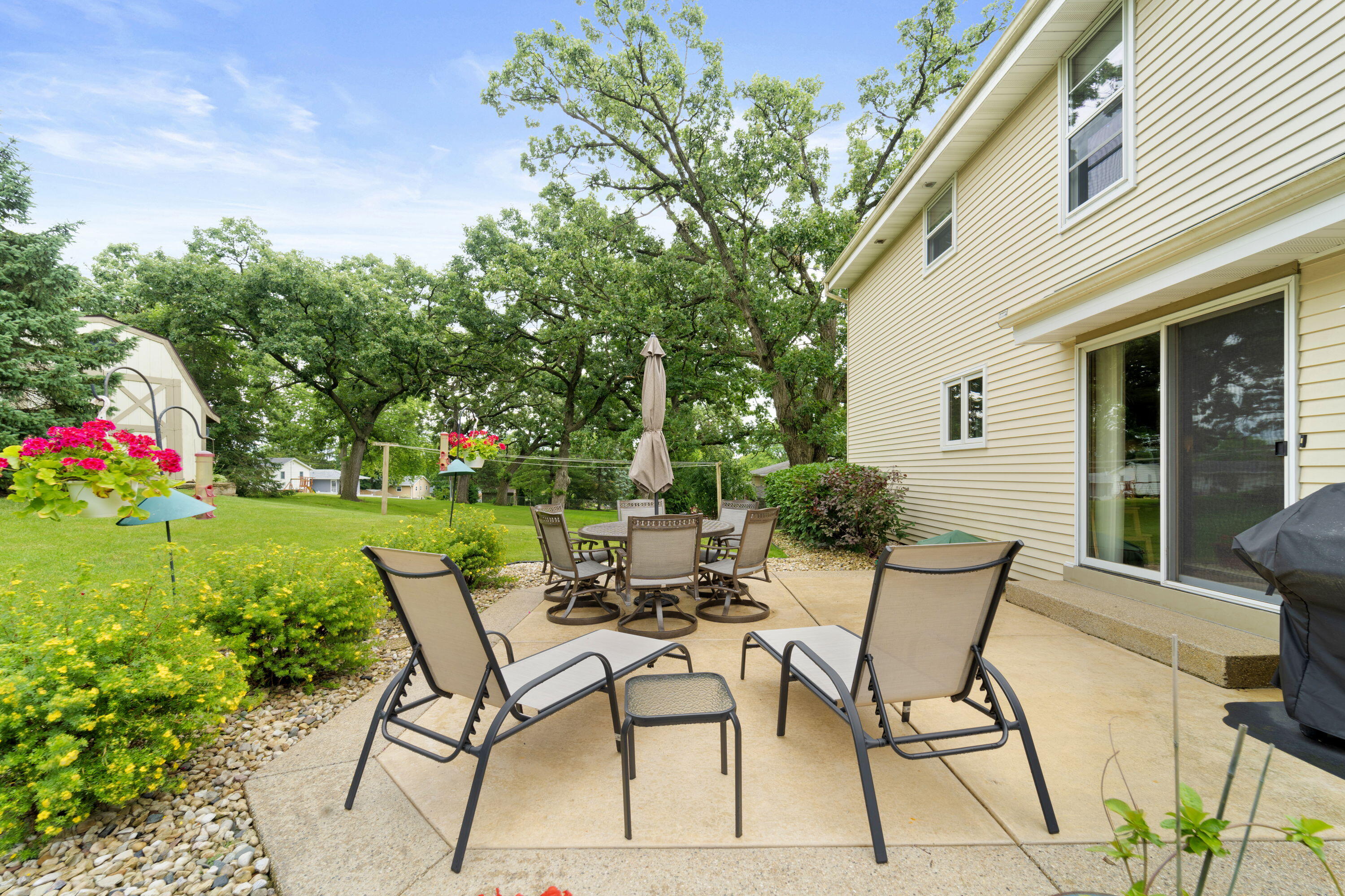 386 Dale Dr, Burlington