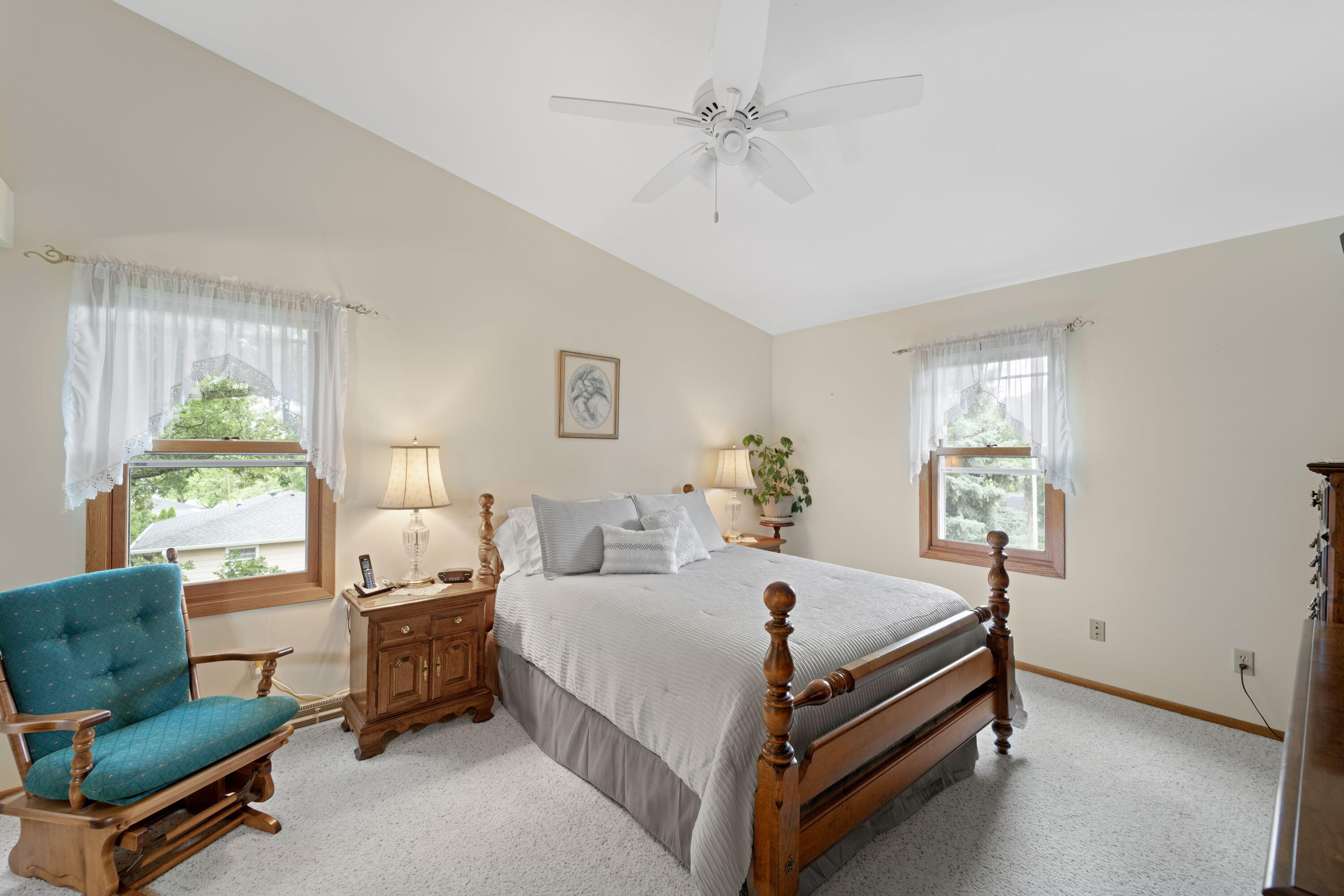 386 Dale Dr, Burlington