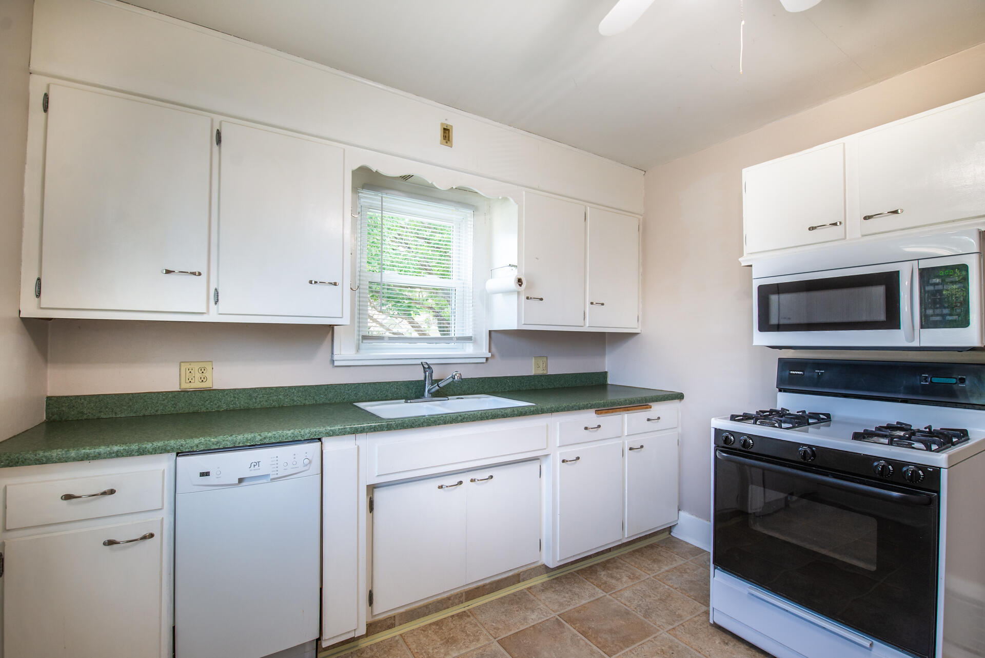 7428 34 Ave, Kenosha