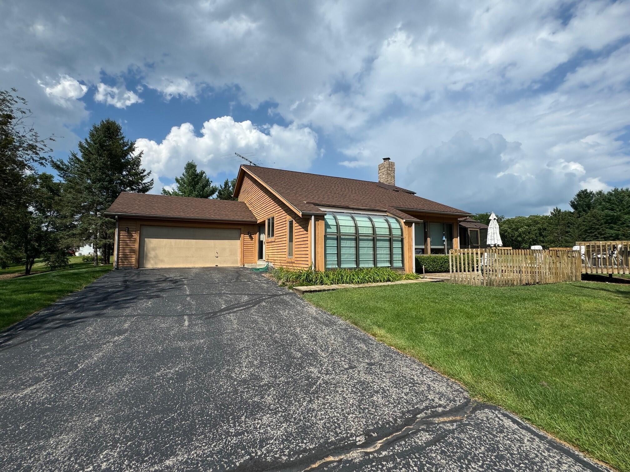 N8632 Stone School Rd, East Troy