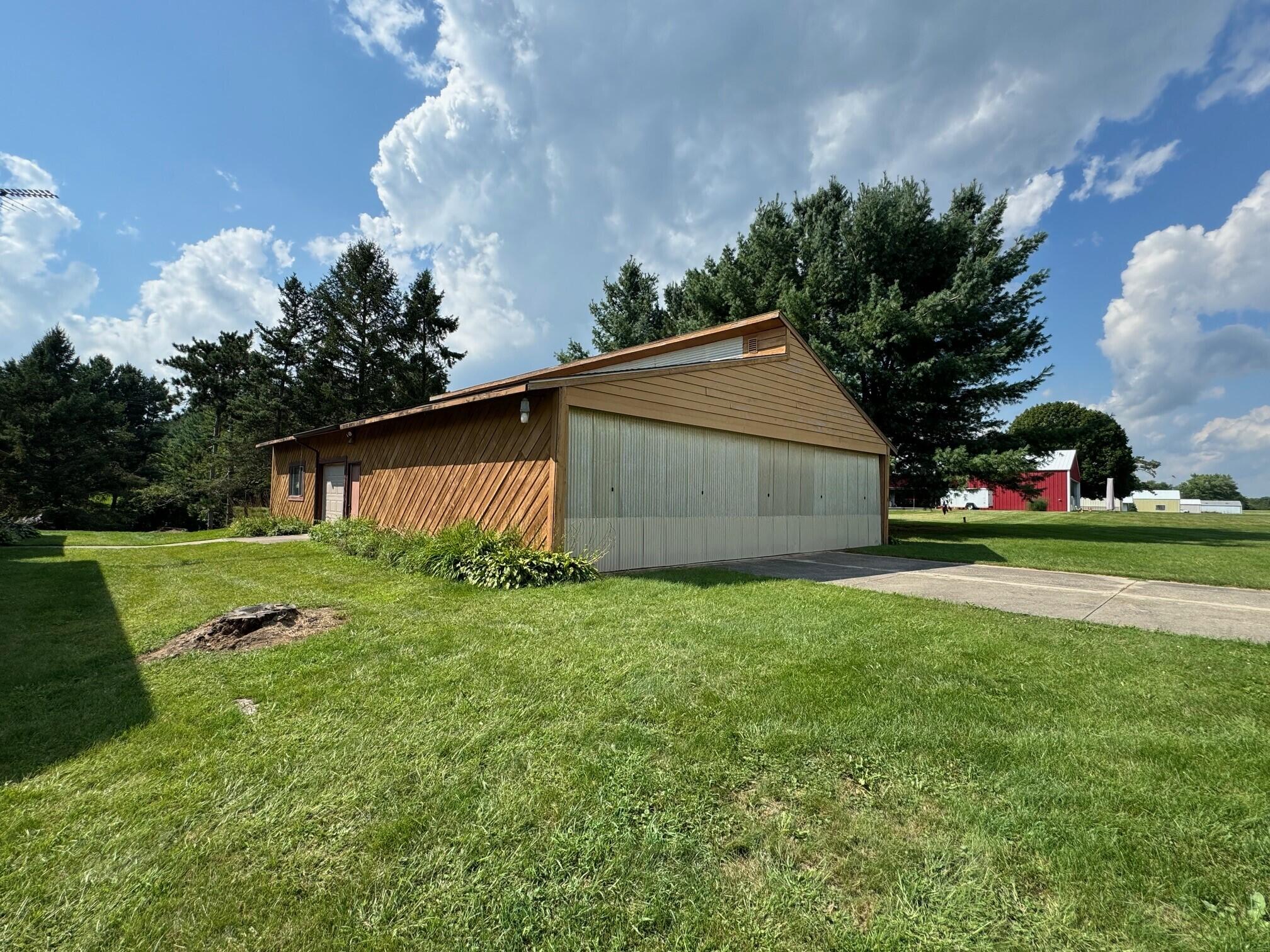 N8632 Stone School Rd, East Troy