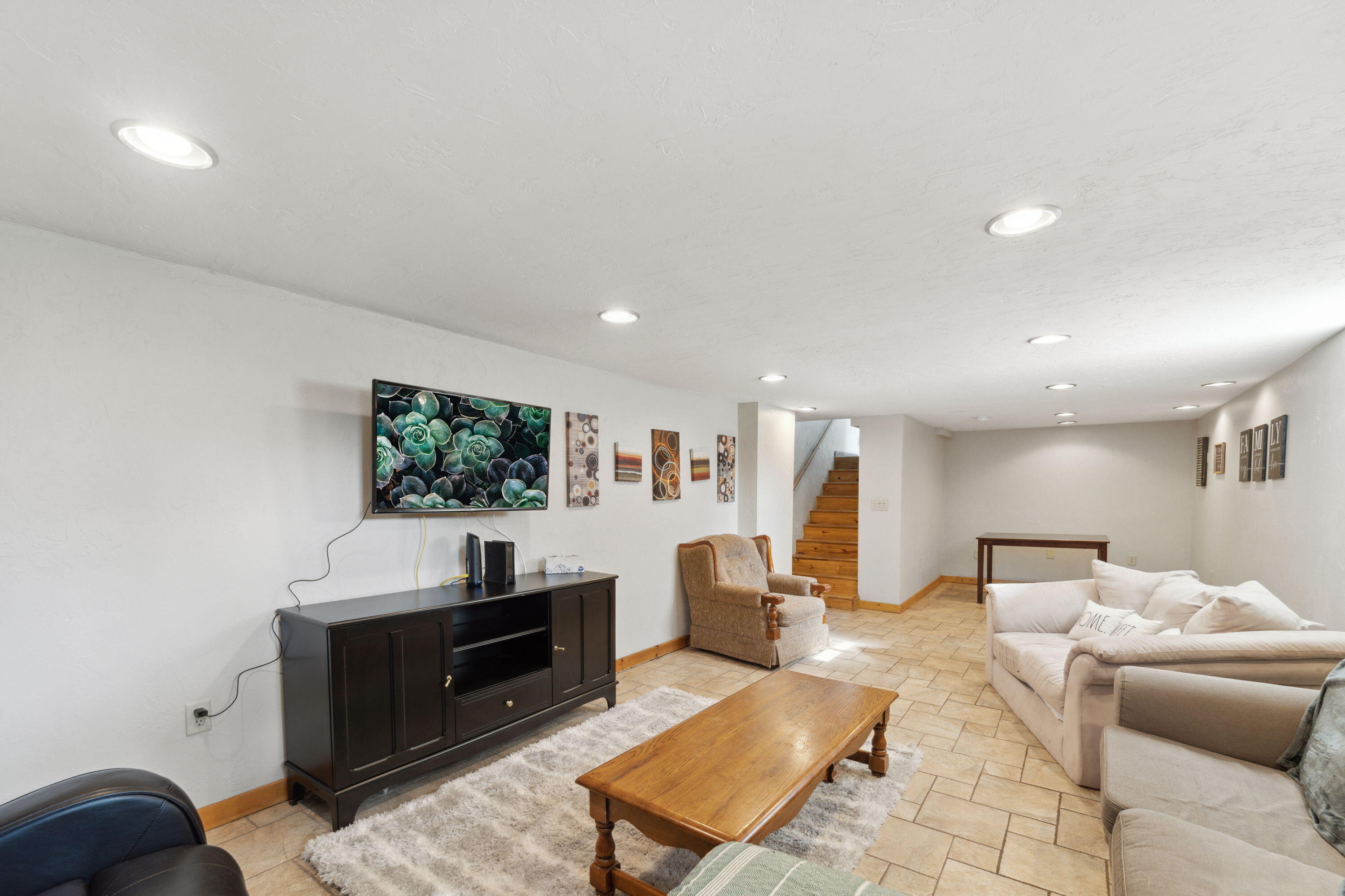 416 Orchard St, Burlington