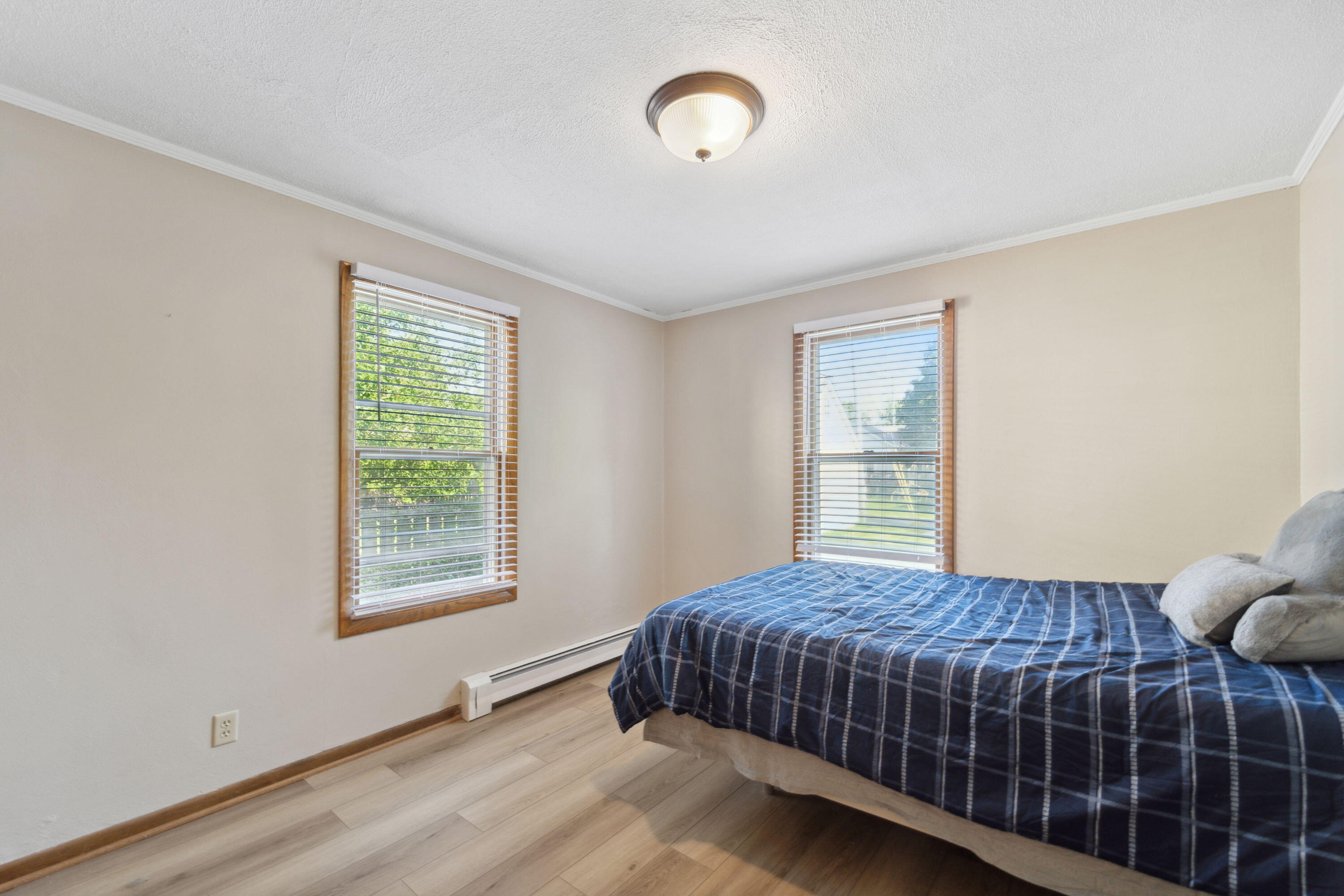 416 Orchard St, Burlington