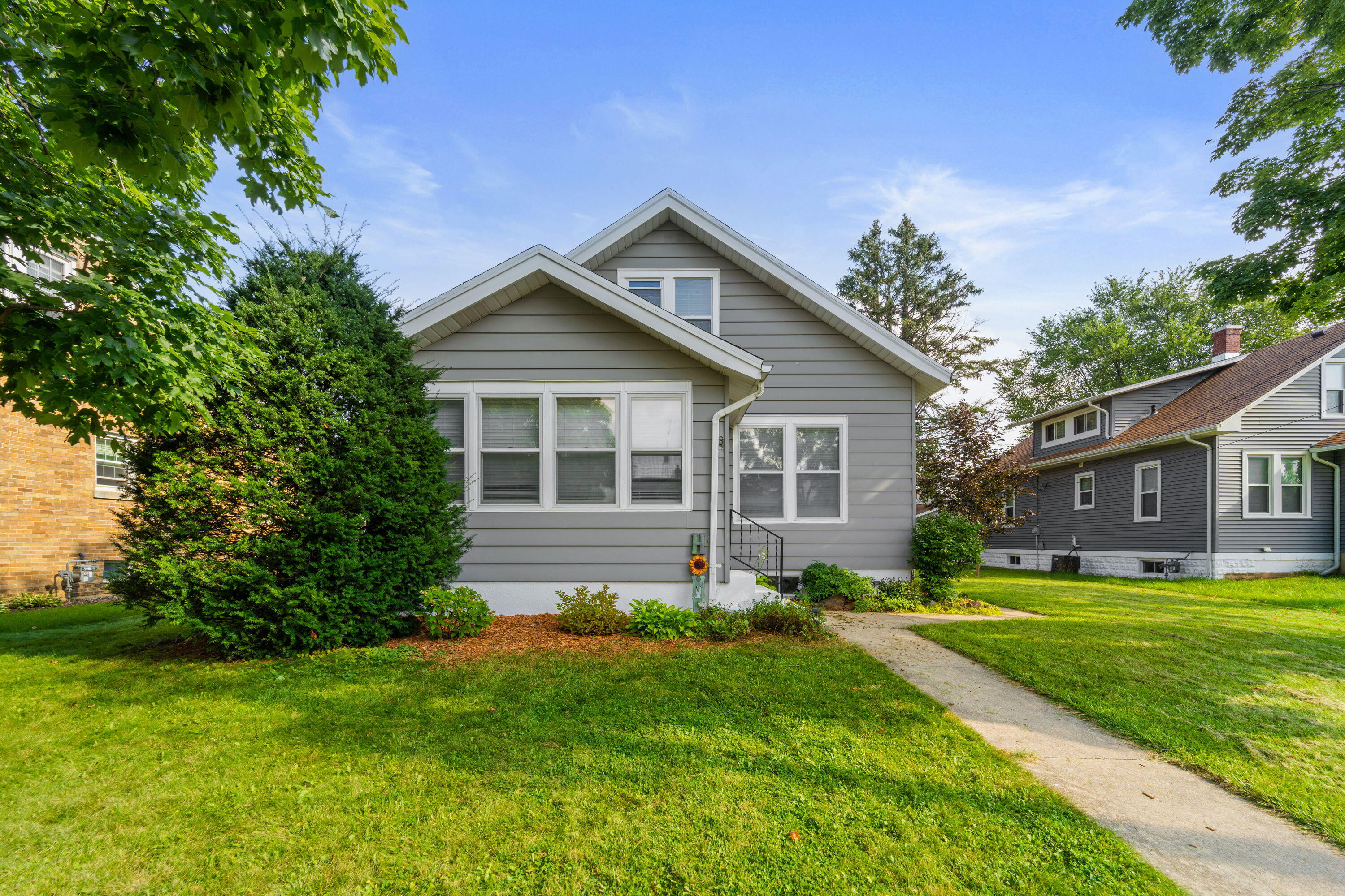 416 Orchard St, Burlington