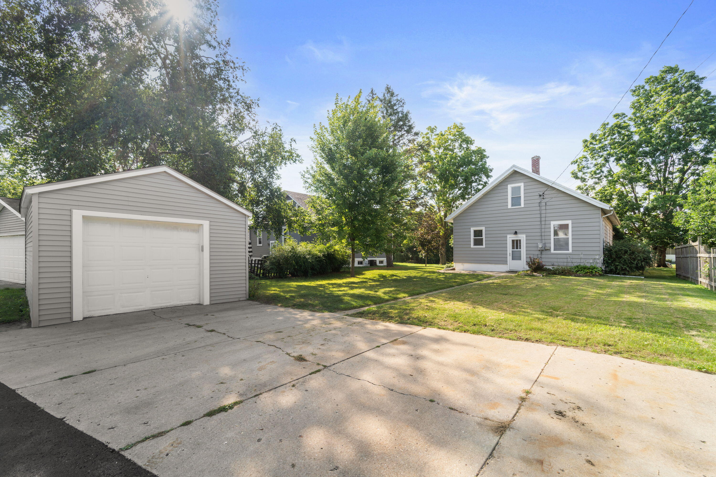 416 Orchard St, Burlington